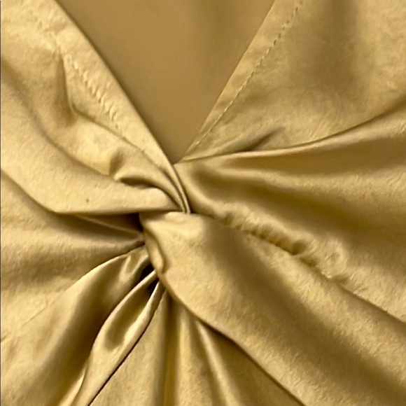 Alfani Women’s Silk Blouse Chartreuse V Neck Size 4 - Picture 4 of 4